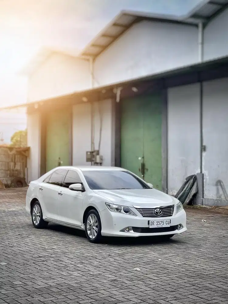 Toyota Camry 2.5 V A/T ISTIMEWA