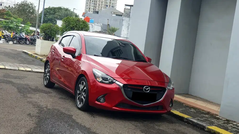 [ LOW KM ] Mazda2 Mazda 2 R Skyactiv 1.5 AT 2015/2016