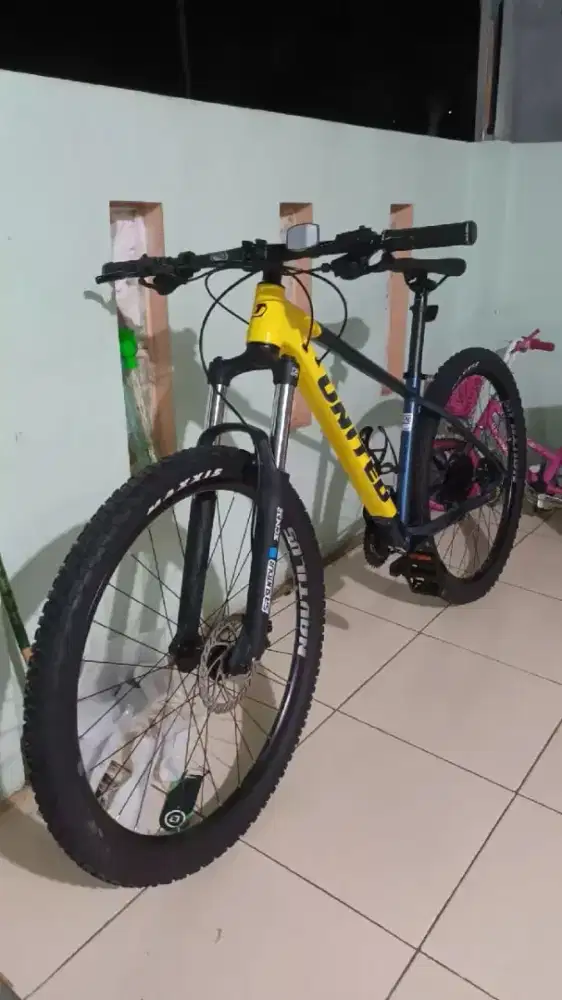 Sepeda gunung UNITED CLOVIS 3.10 (17m)