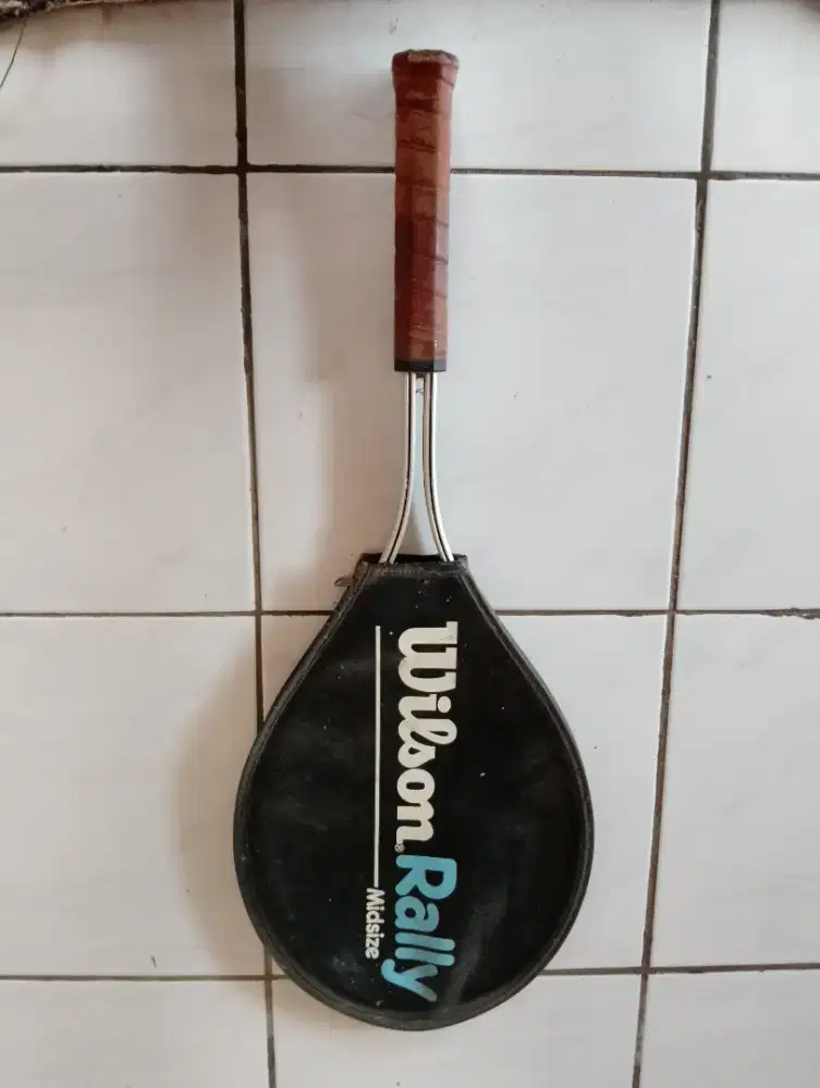 Raket Tenis Wilson Rally