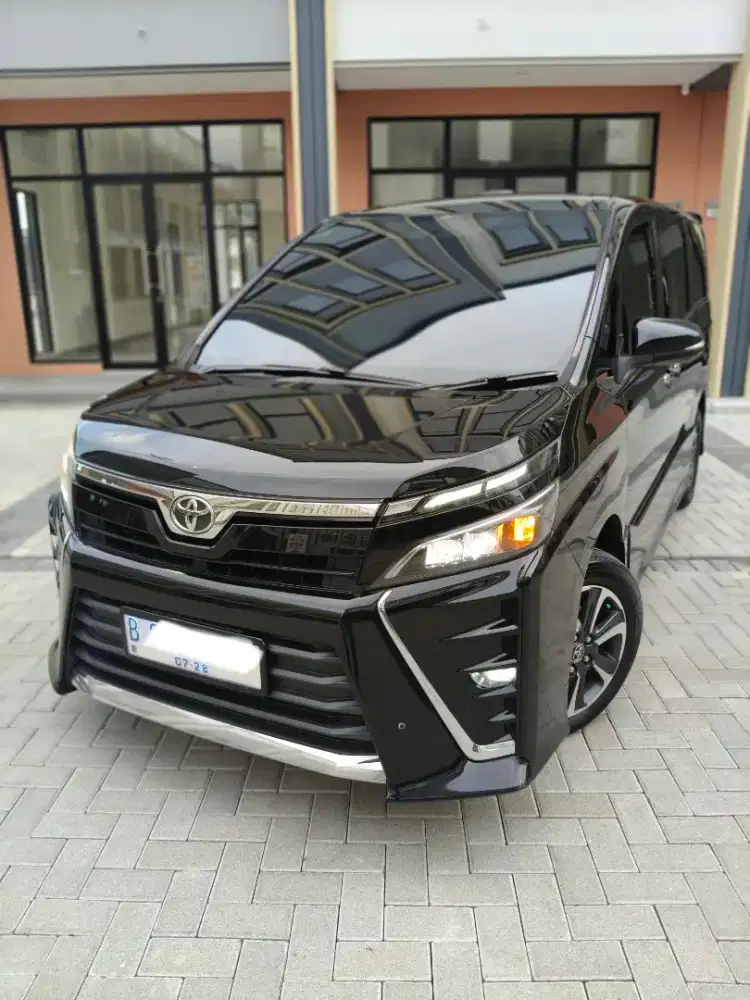 Toyota luxury voxy sunroof dan panoramic