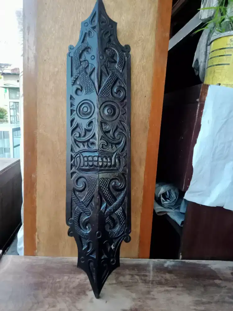 Hiasan dinding dari kayu,