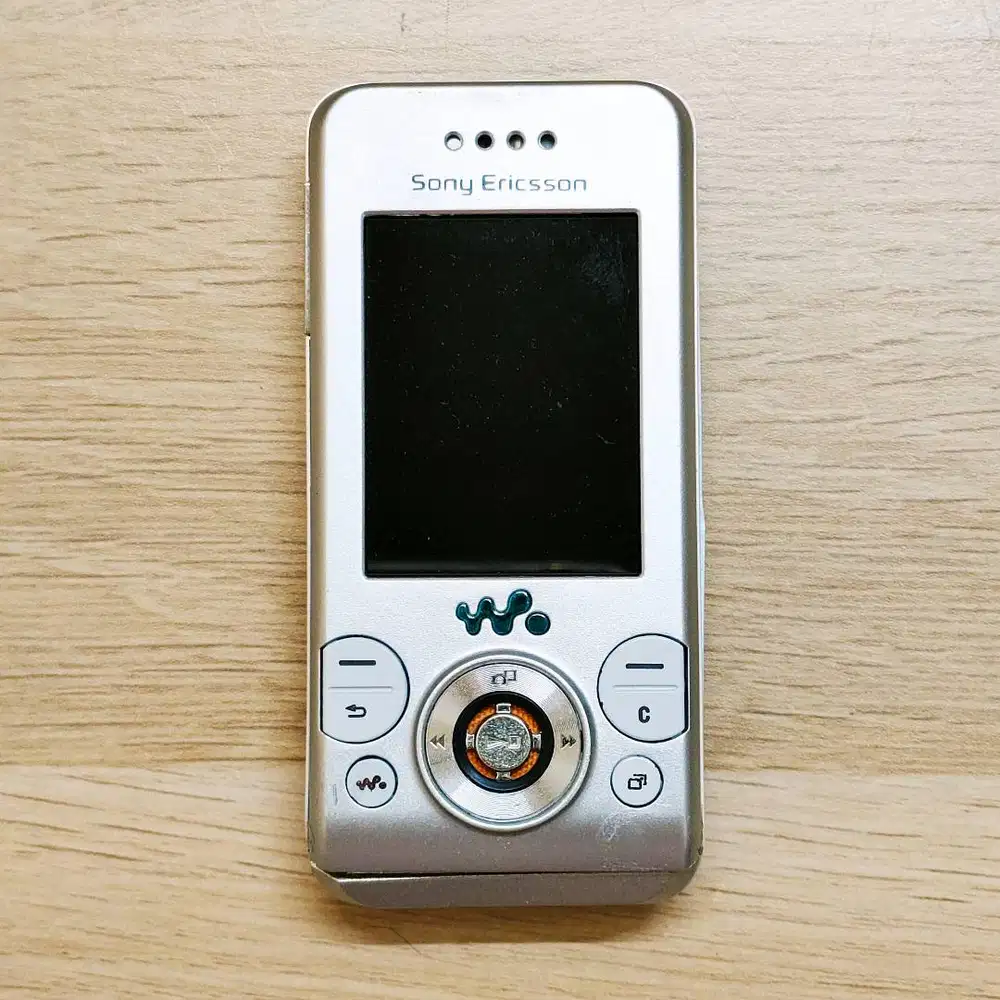 Sony Ericsson Walkman Series W580 W580i Silver Edition MINUS