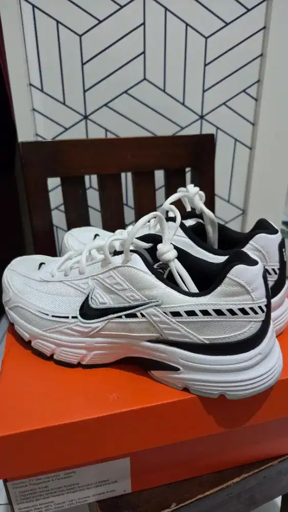 [NEW] ORIGINAL NIKE INITIATOR WHITE/BLACK UKURAN 7/41/26CM
