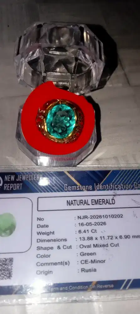 Batu zamrud memo