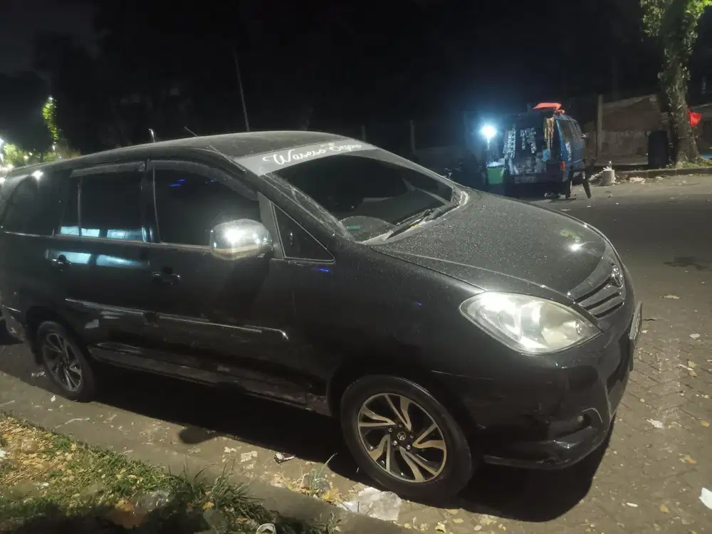 Toyota Kijang Innova 2010 Bensin