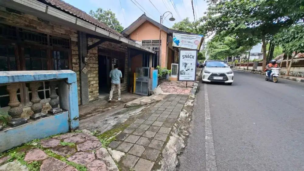 RUMAH PINGGIR JALAN RAYA TINGKIR SALATIGA