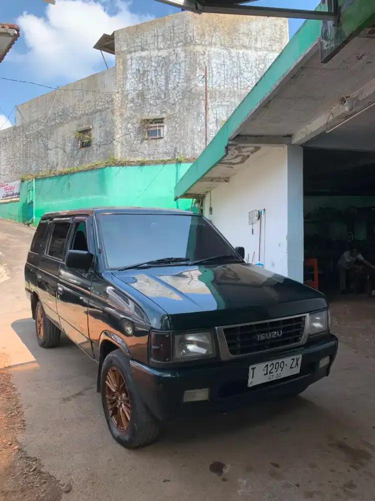 Last Edition Isuzu Panther New Royale 2.5 Diesel Warna Hijau Tahun 200