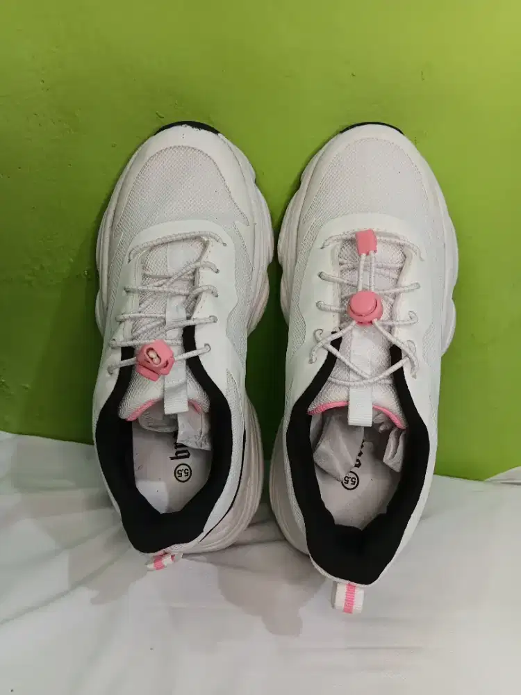 Sepatu sekolah anak cewek