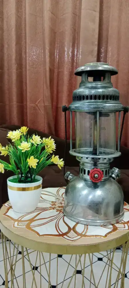 Lampu Petromak merek Solar
