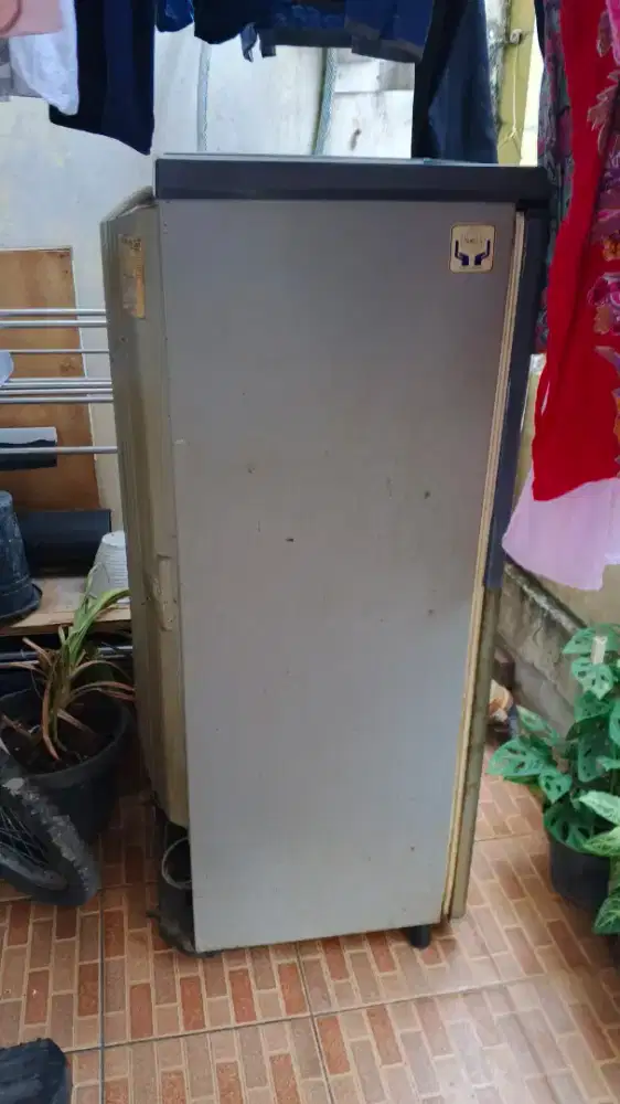Kulkas 1 pintu merk aqua