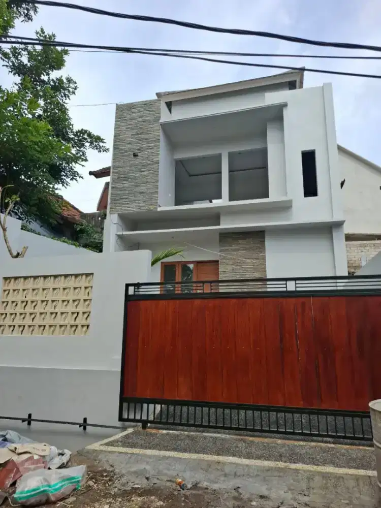 Rumah baru minimalist lantai 2 di Jl A Yani Taman Kota Denpasar Bali