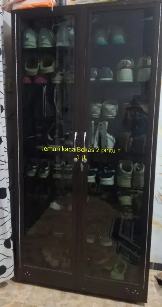 Rak sepatu lemari kaca 2 pintu