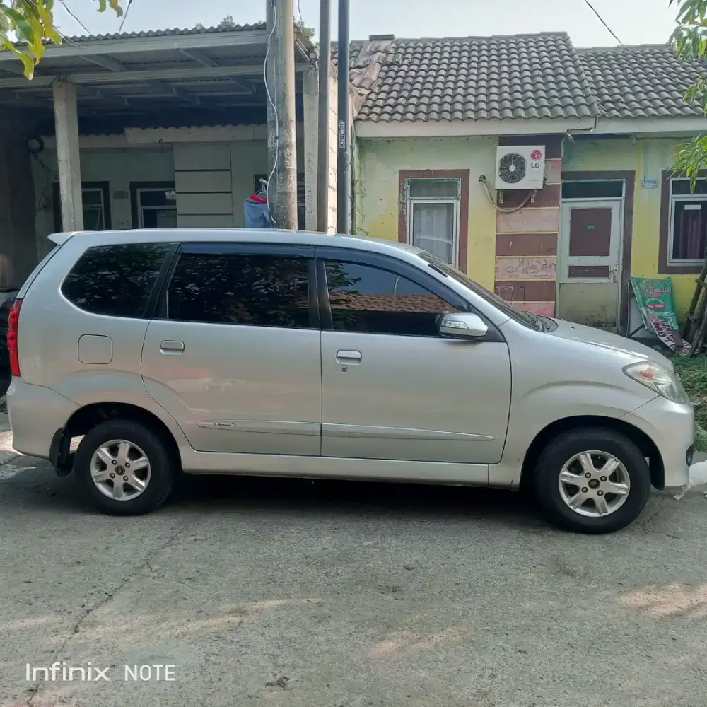Xenia Li deluxe, tranmisi MT,tahun 2011, 70jt nego