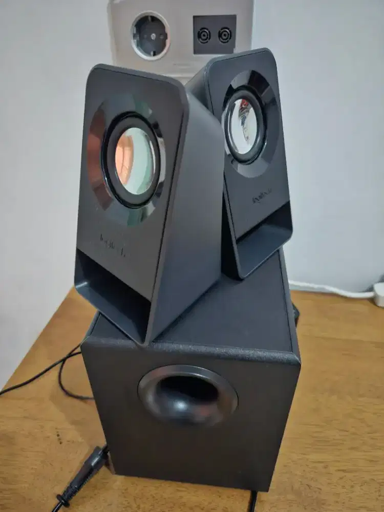 Speaker Logitech Nyala Perlu perbaiki