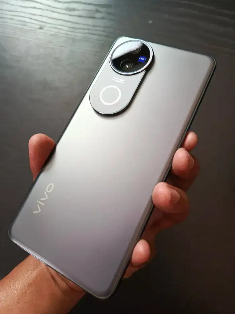 Vivo V50 8/256 - Hitam