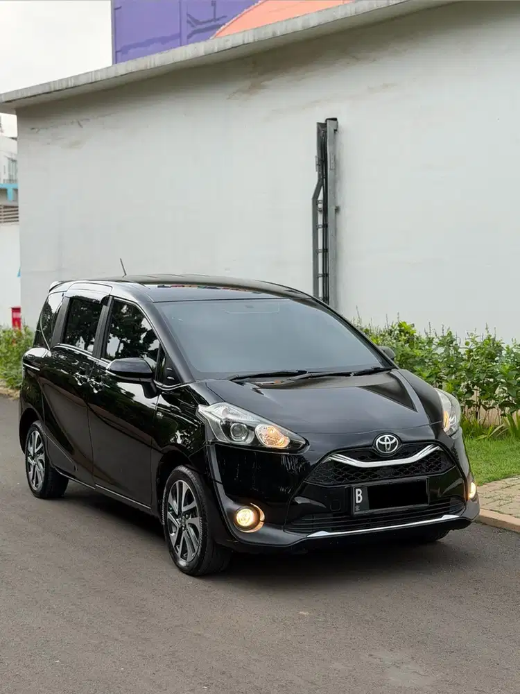 CASH! Toyota Sienta V AT Facelift