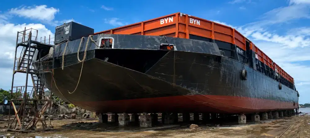Di Jual Kapal Tongkang 270 Feet Tahun 2011