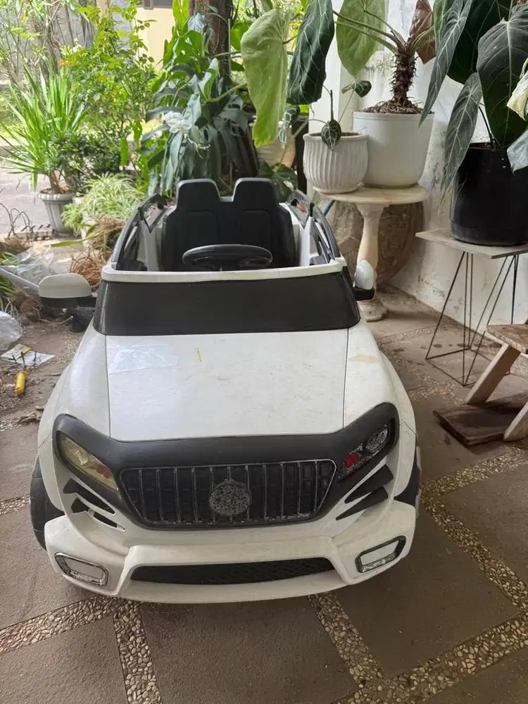 Mobil Aki anak charge listrik  roda enam jumbo