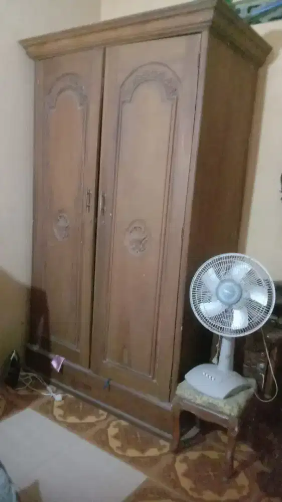 Lemari jati lawasan