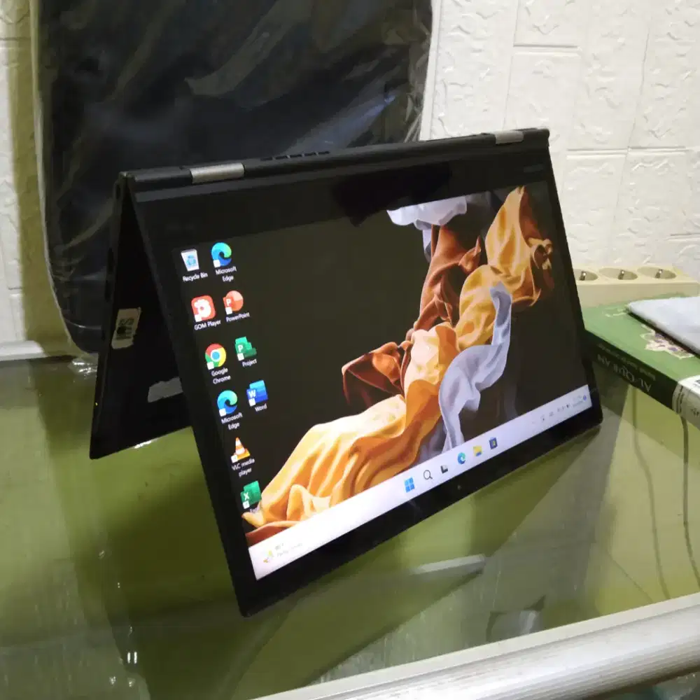 Lenovo thinkpad x1 yoga core i5 ram 8gb ssd M2 256gb touchscreen