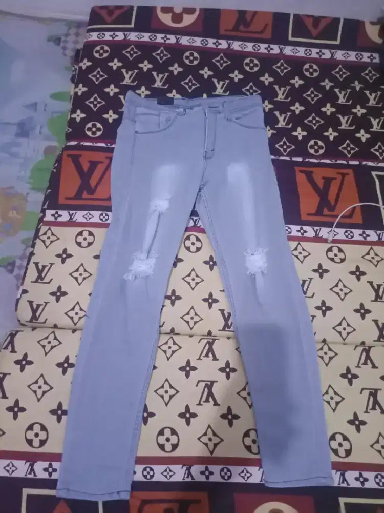 Celana Levis berbahan karet