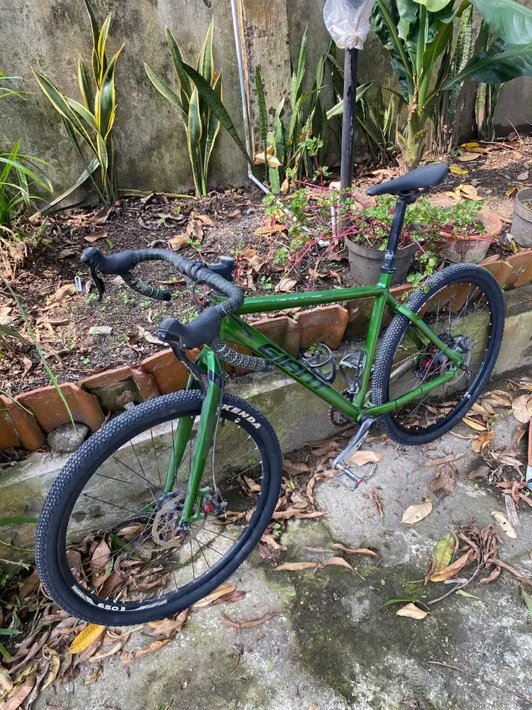 Sepeda Gravel “GIANT”