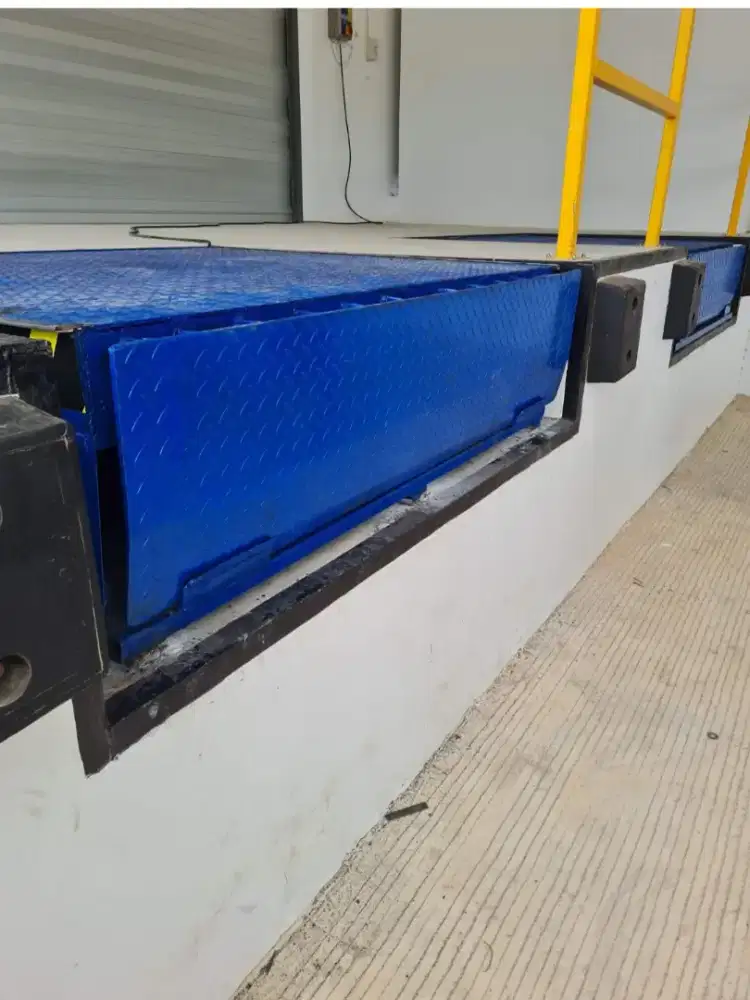 OUTOMATIC DOCK LEVELLER