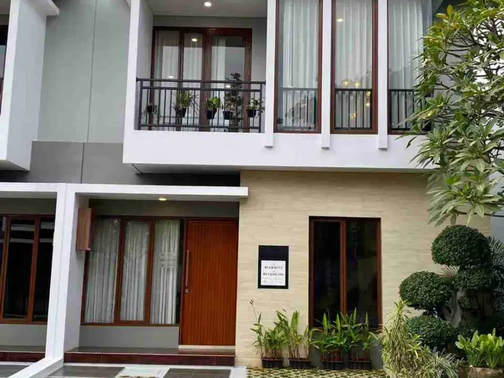 Rumah mewah 2 lantai semi furnished di premier Estate Jatiwarna strategis dekat akses tol JORR