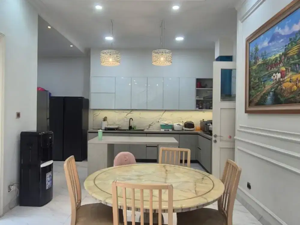 Langka Rumah Lebar 12 View Danau Semi Furnish Dekat Kawasan Kuliner di Gading Serpong