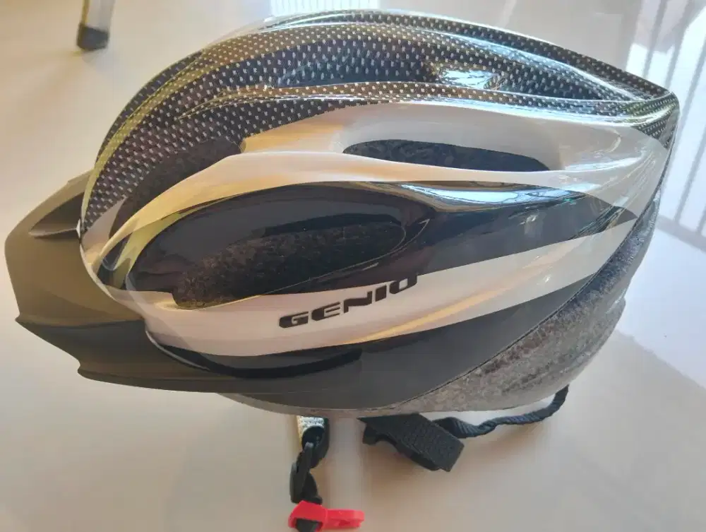 Dijual Helm sepeda merk Genio
