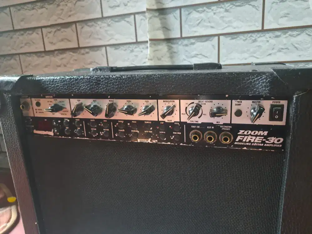 Amply Gitar Zoom Fire-30