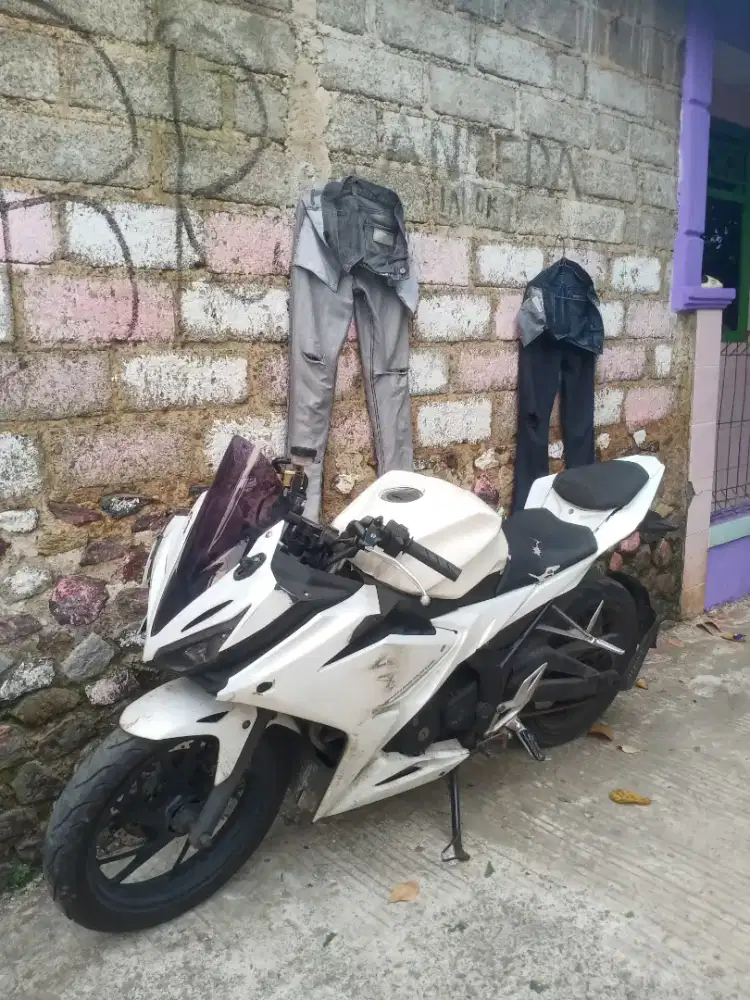 FOR SALE! CBR 150R Mesin terawat pertamax trus oli rutin