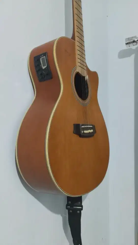 Jual gitar kesangan masih mulus suara garing