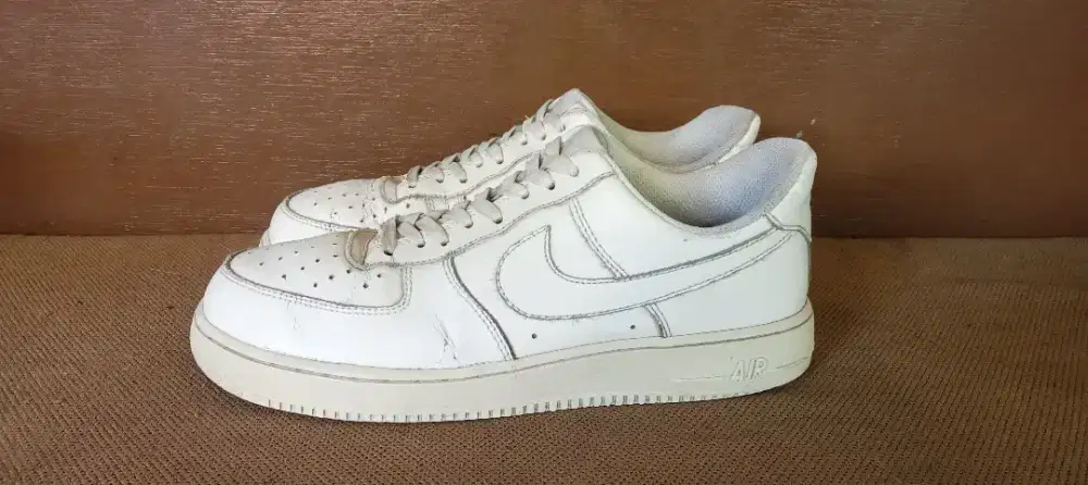 Sepatu Nike Air Force One size 43 (insole 27.5cm)
