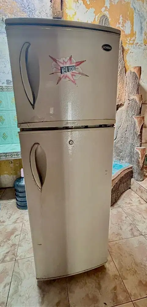 KULKAS 2 PINTU UCHIDA