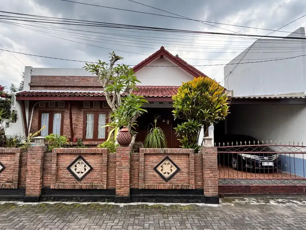 Dijual rumah classic strategis