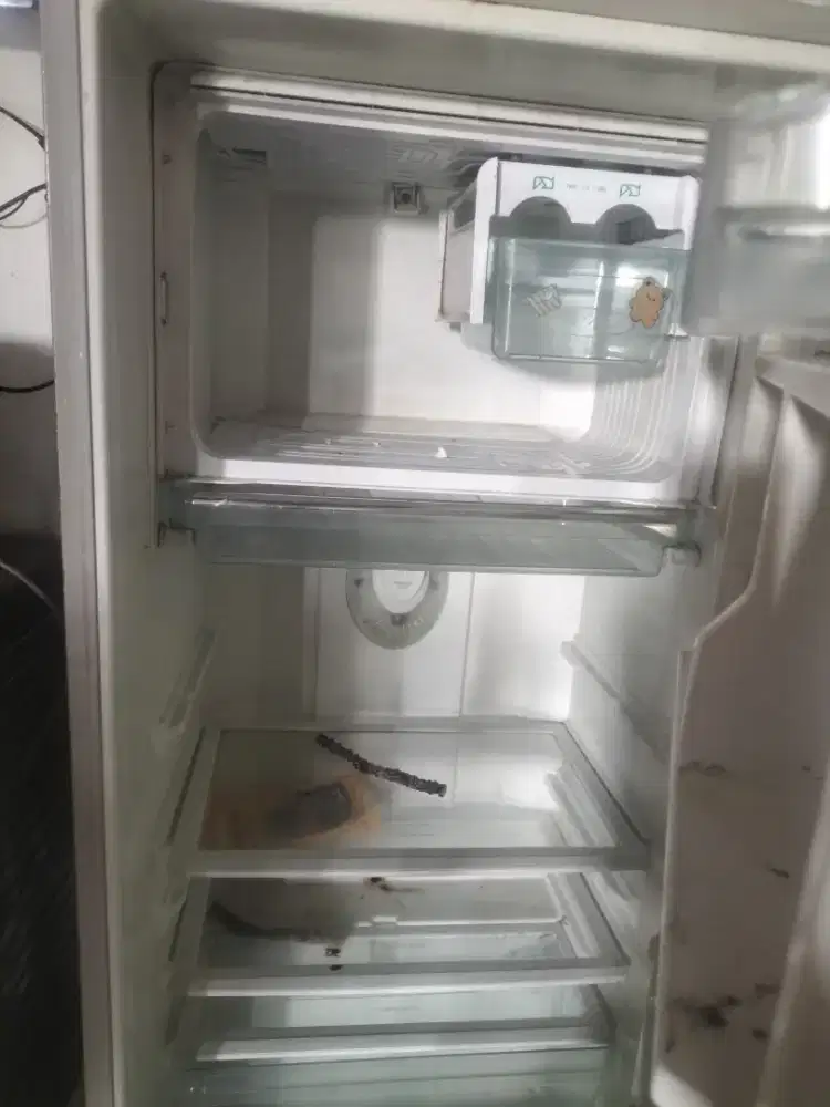 Di jual aja kulkas Polytron 1 pintu