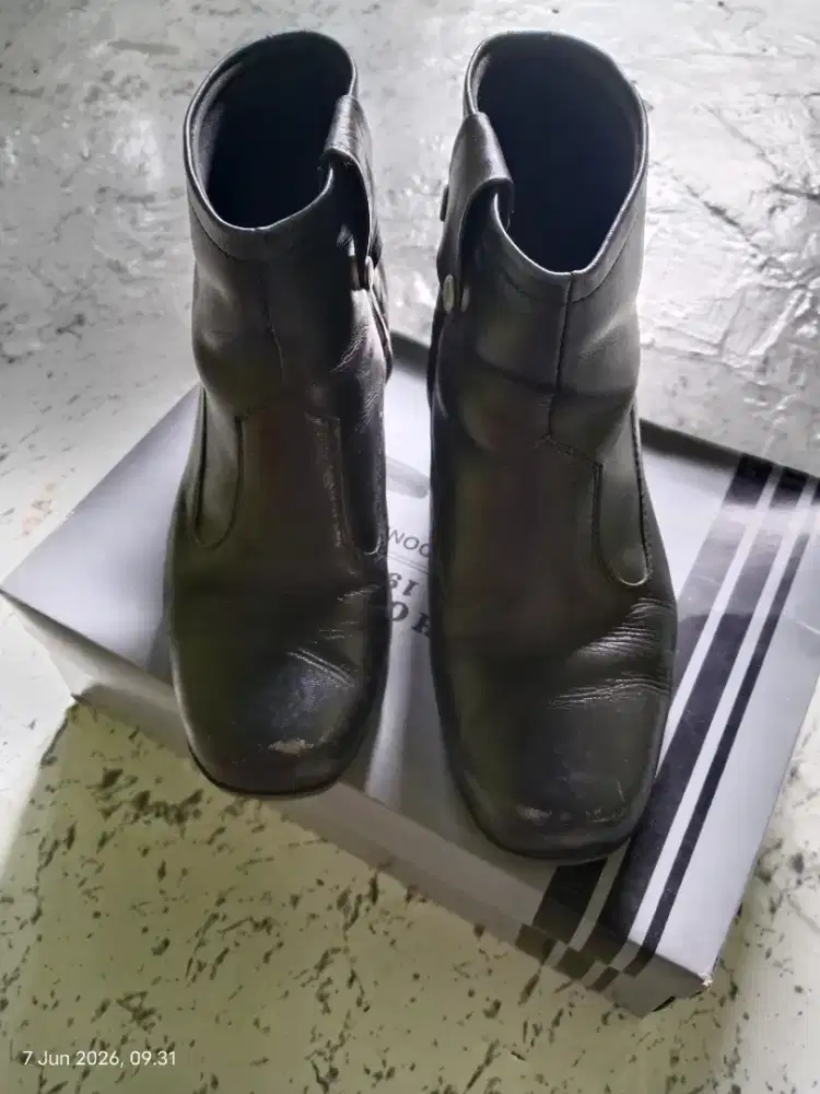Sepatu Security Wanita