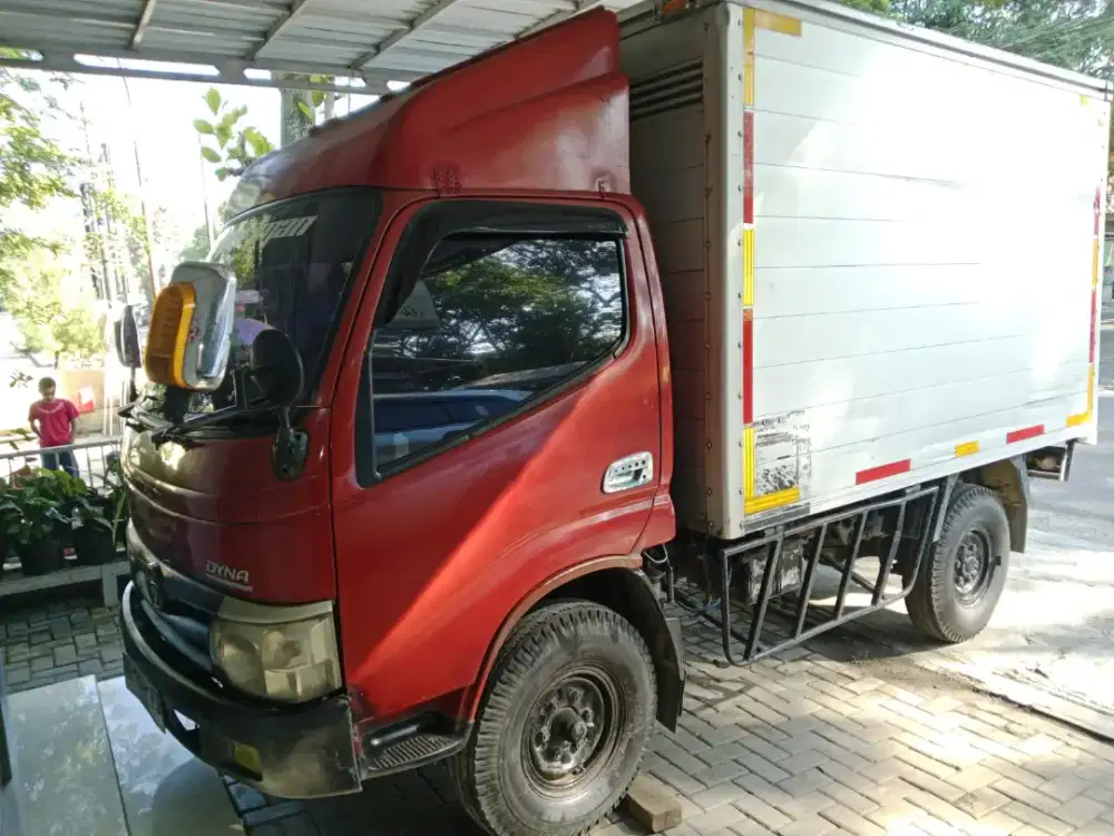 Truck Toyota Dyna 110st box engkel