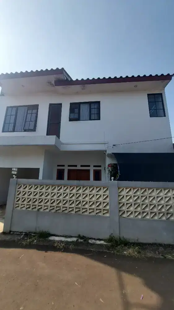 JUAL RUMAH TINGKAT ADA KEBUN DAN 1 KONTRAKAN