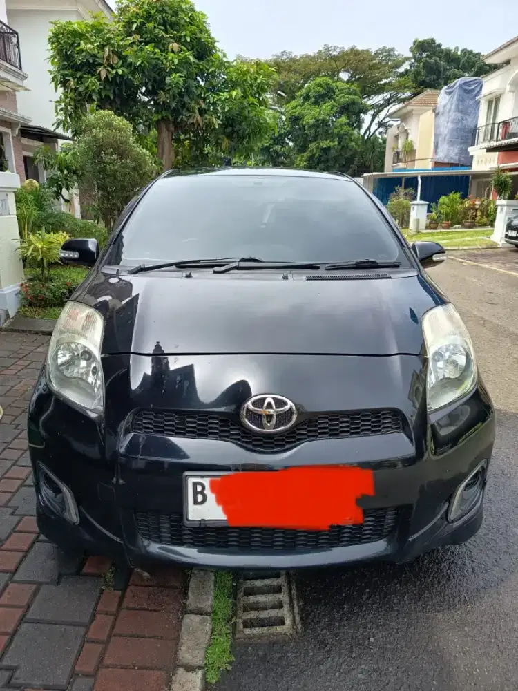 DIJUAL SEGERA !! YARIS 1.5 E A/T 2012 HITAM