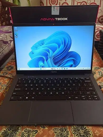 Laptop Advan TBook