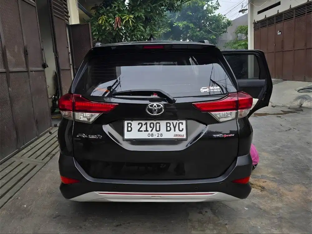 Toyota Rush TRD Sportivo Matic AT Tahun 2018 Hitam , 2019