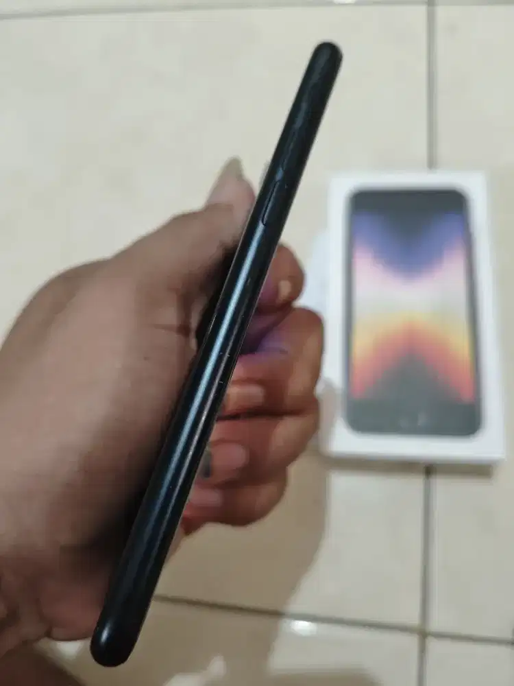iPhone se 2022 64GB iBox