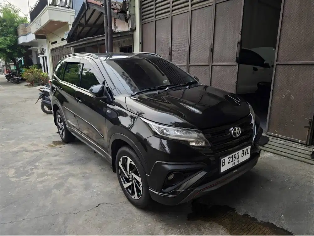 Toyota Rush TRD Sportivo Matic AT Tahun 2018 Hitam , 2017