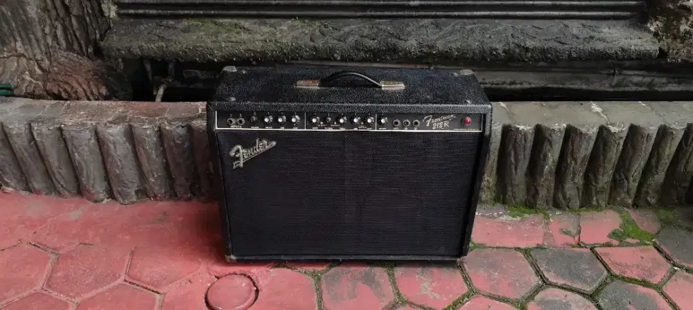 Ampli gitar merk Fender