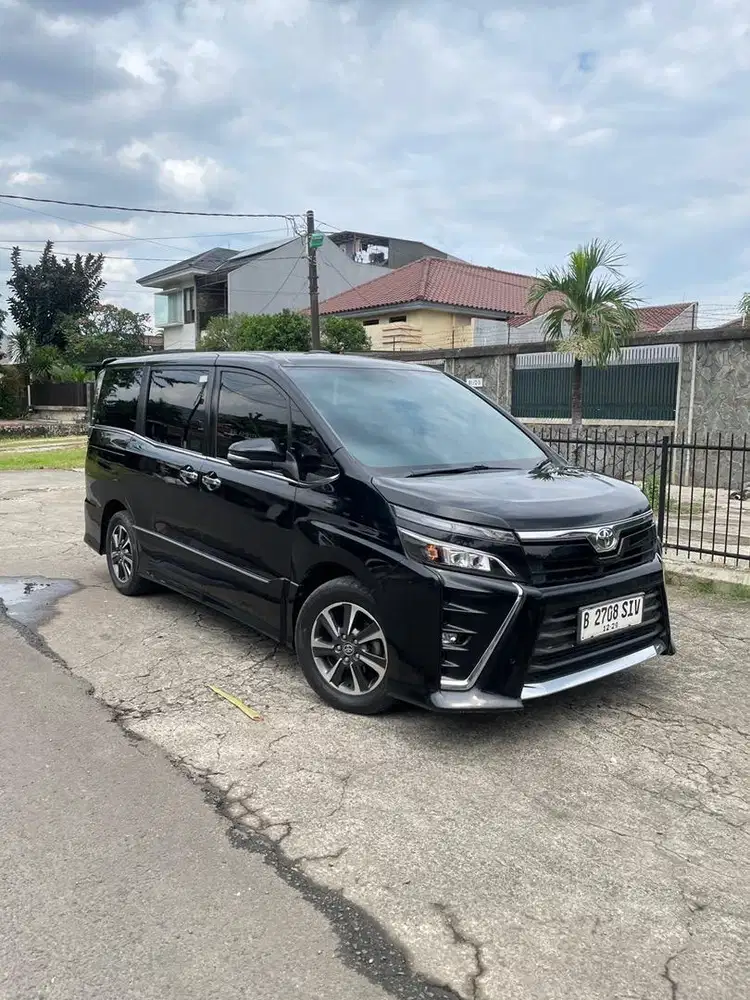Toyota Voxy 2019