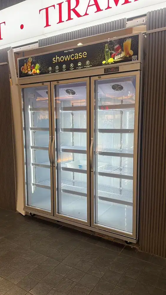 Polytron Showcase Chiller SCN1300 Kulkas 3 Pintu