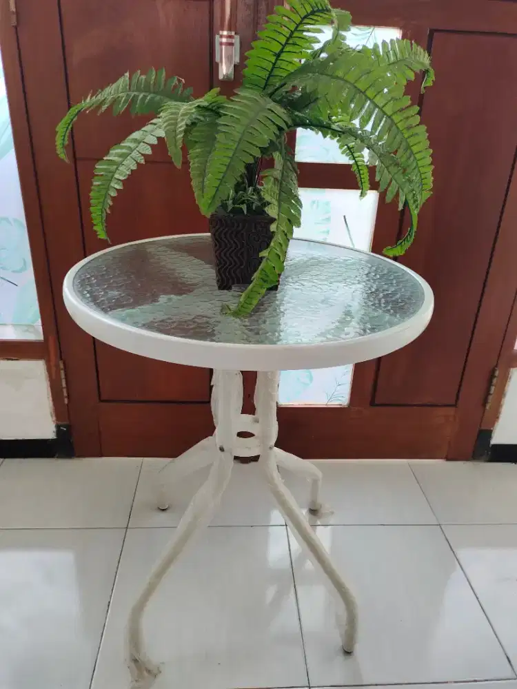 Meja kaca estetik